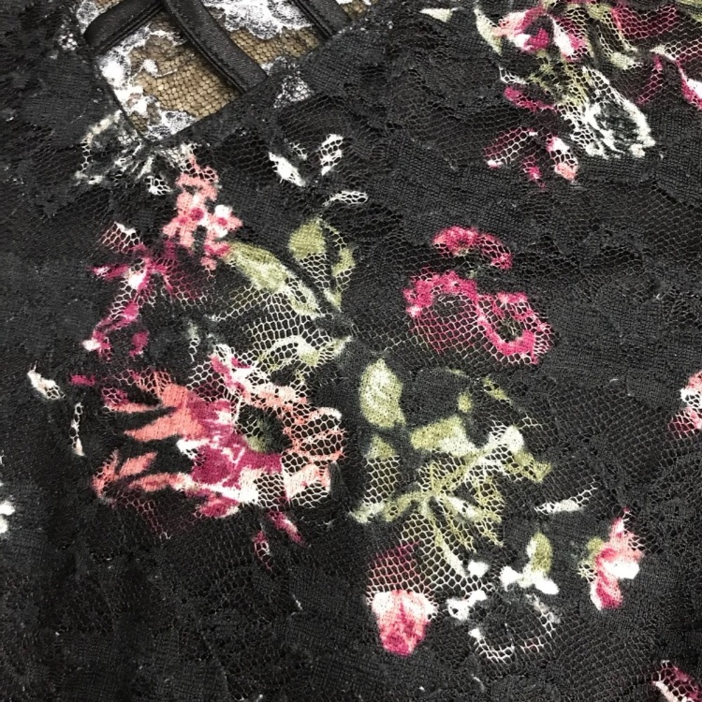 Floral Lace Top - Picture 5 of 7